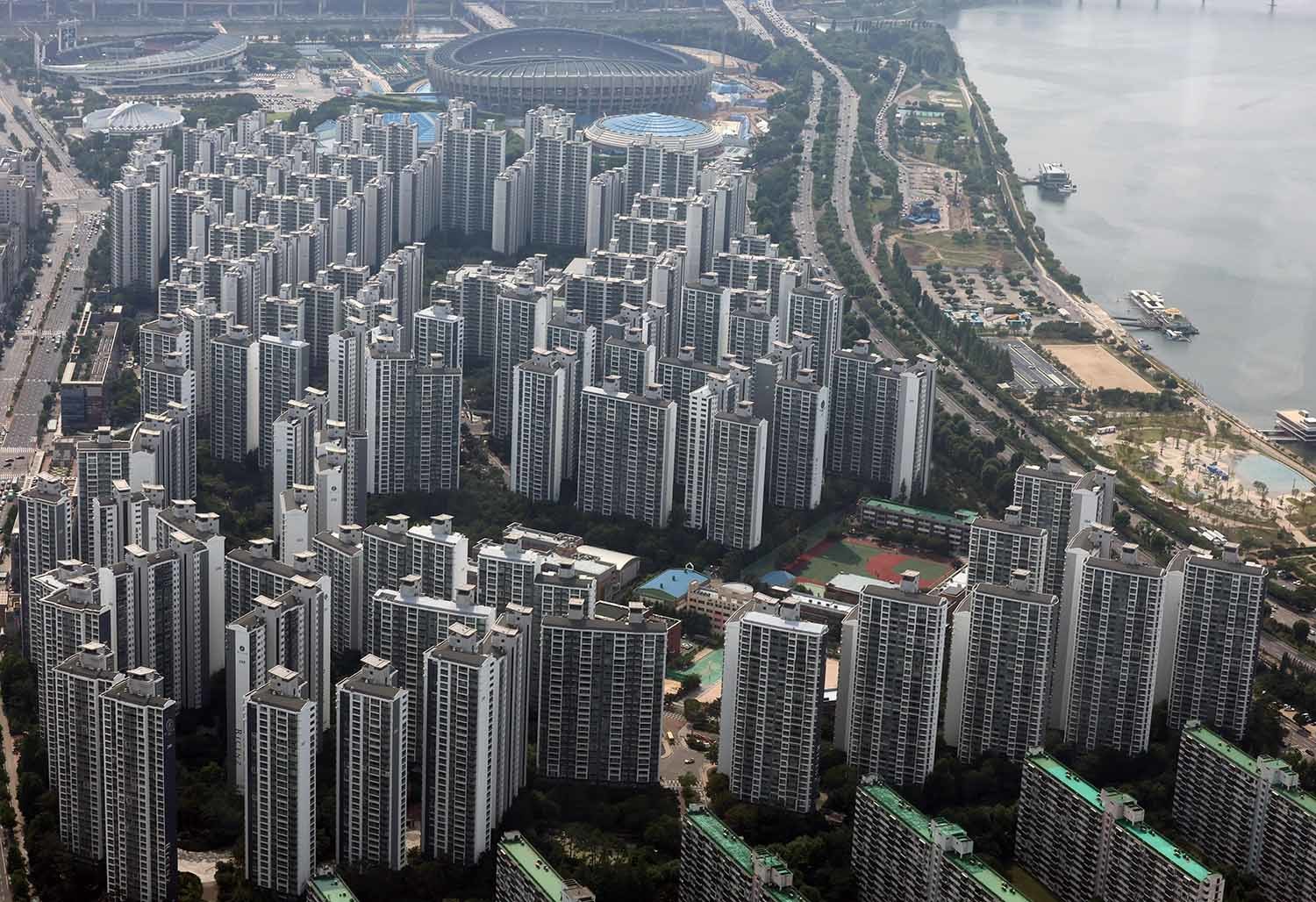 19일 송파구 서울스카이전망대에서 바라본 서울 송파구 아파트단지 모습. / 뉴스1