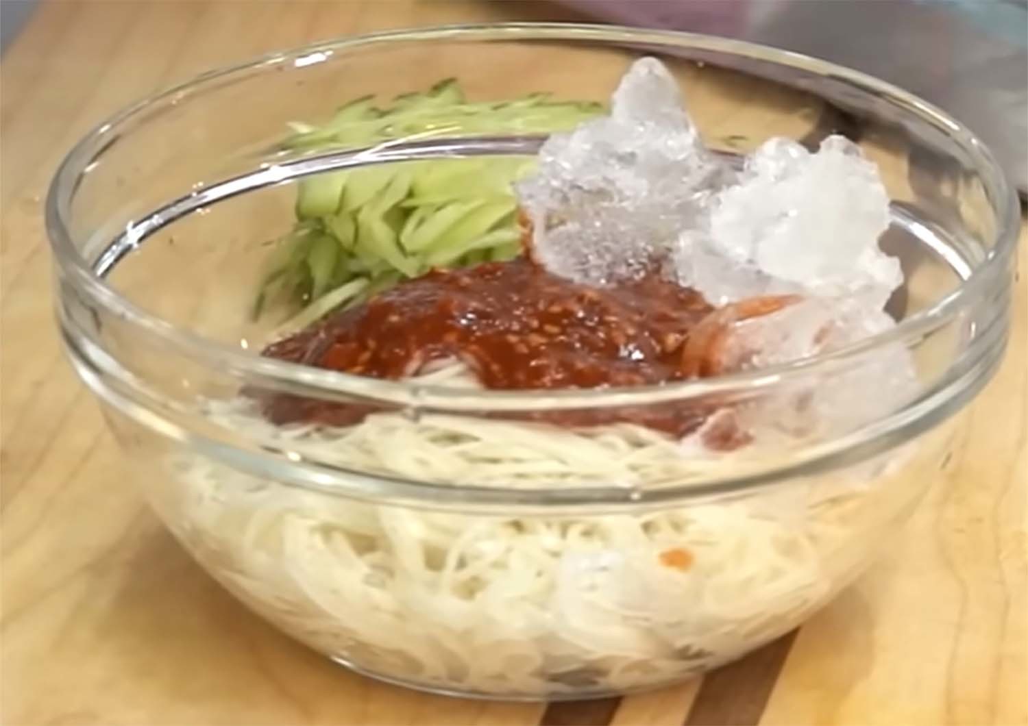 이연복 셰프가 만든 비빔국수 / '이연복의 복주머니' 유튜브