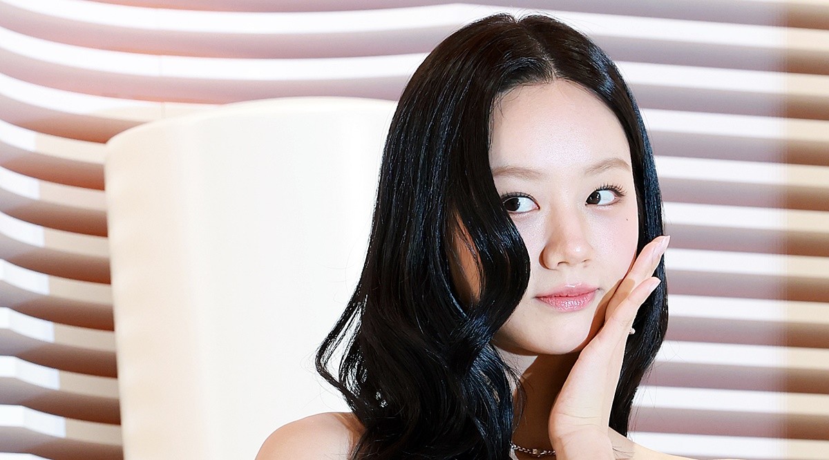 열애설이 전해진 배우 겸 가수 혜리 모습. 기사 이해를 돕기 위한 자료 사진. 1일 마이데일리 보도에 따르면 혜리는 댄서인 우태(채우태)와 1년 넘게 교제 중으로 알려졌다. 두 사람은 지난해 개봉한 영화 '빅토리'에서 인연을 맺은 것으로 전해졌다. 혜리와 우태의 열애설과 관련해 혜리 측 관계자는 1일 OSEN에 '사실 관계를 확인해 보고 말씀드릴 수 있도록 하겠다'라고 밝혔다. / 뉴스1