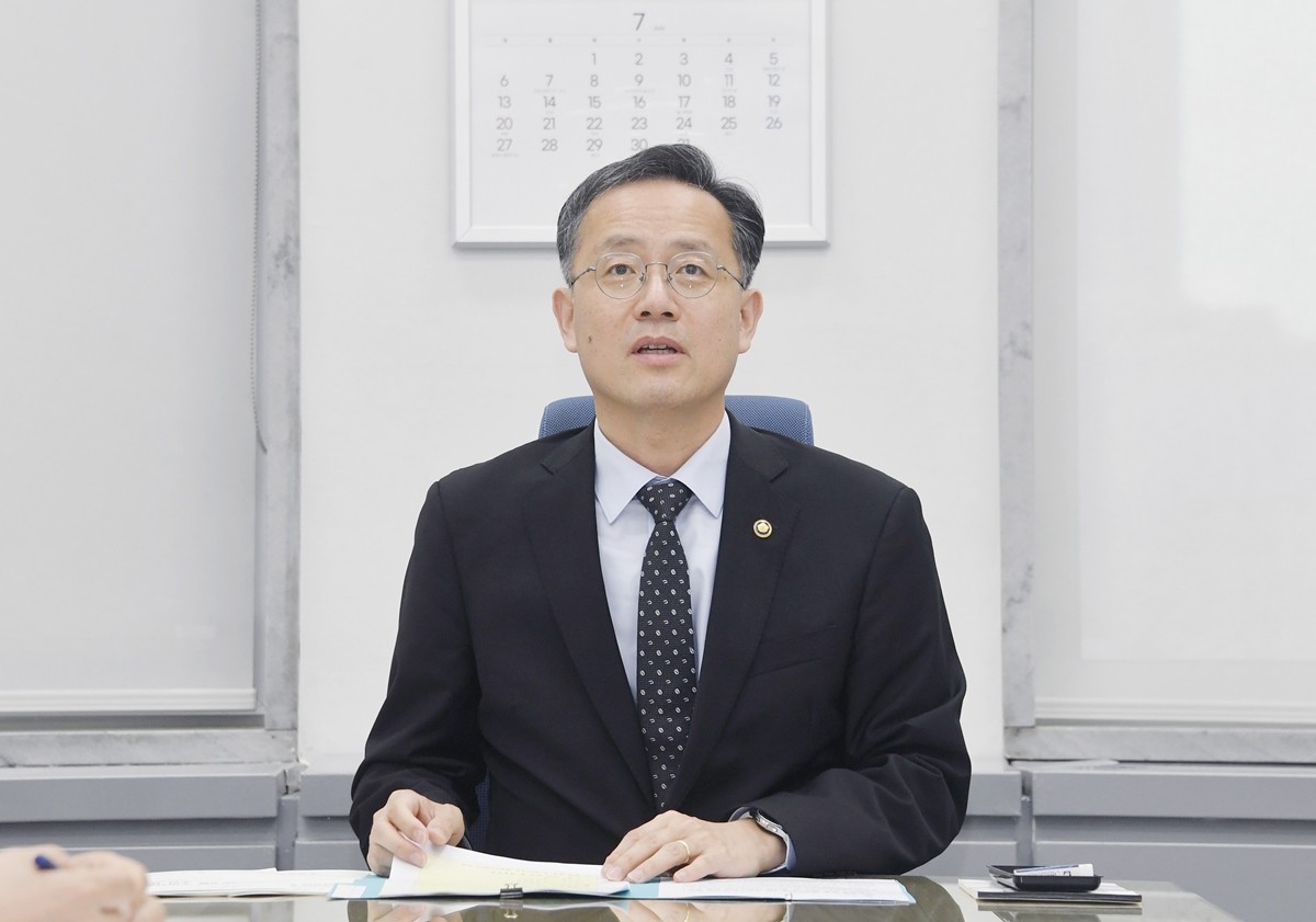 이형일 기획재정부 장관 직무대행 1차관이 2일 서울 영등포구 국회의사당에서 열린 '제 49차 물가관계차관회의'를 주재하고 있는 모습 / 뉴스1