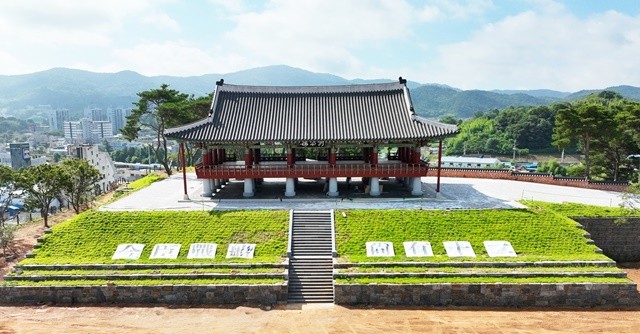 오는 10월까지 열선루를 중심으로 한 신흥동산 종합개발사업을 마무리할 계획이다_열선루 중건 사업 현황(2025. 7. 2. 기준)