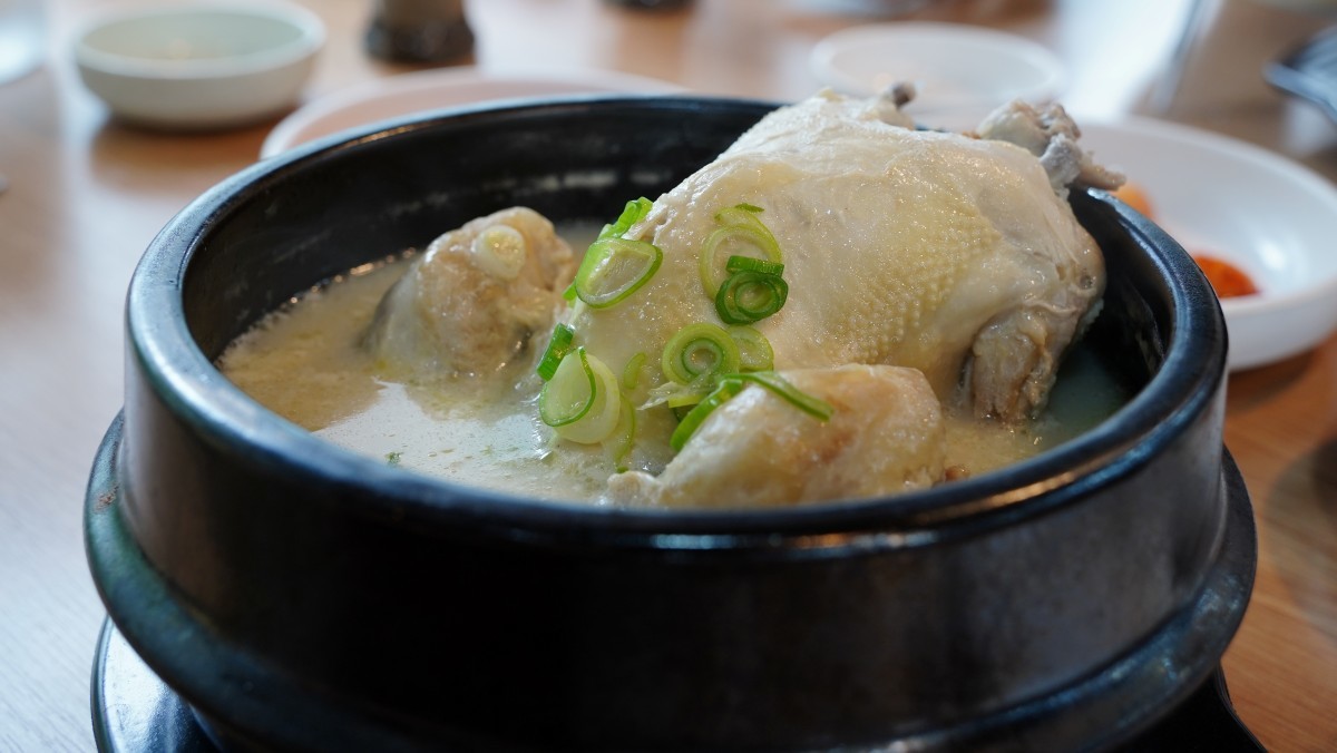 삼계탕의 모습.(해당 기사 내용과 직접적인 연관은 없음을 밝힙니다.) / Hyung min Choi-shutterstock.com