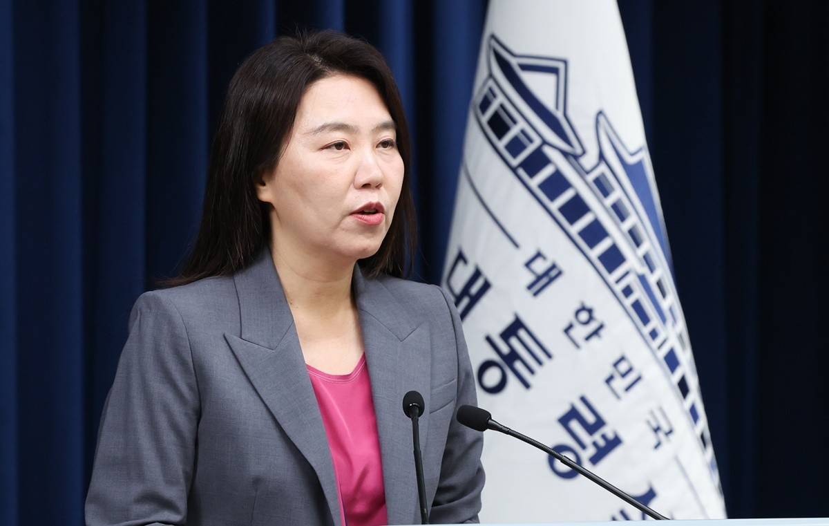강유정 대통령실 대변인이 17일 서울 용산 대통령실 청사에서 국가적 참사 유가족 경청행사 관련 브리핑을 하고 있다.  / 뉴스1