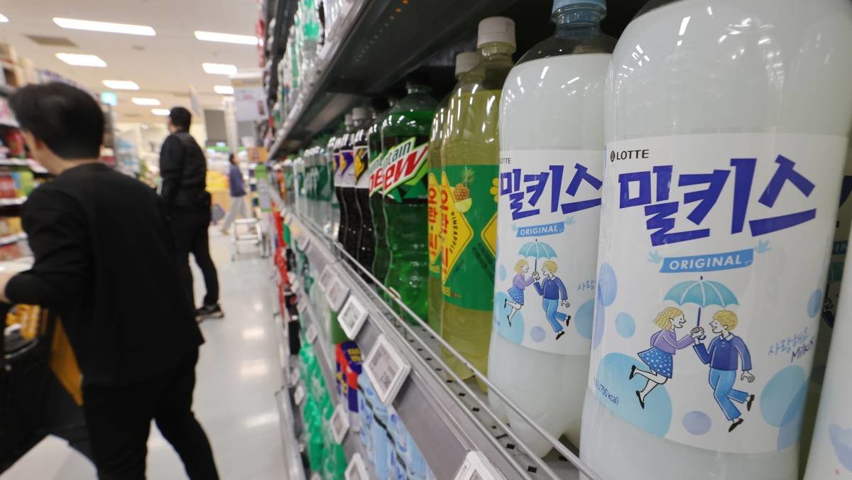 서울 한 대형마트에 진열된 음료수 제품들. / 연합뉴스