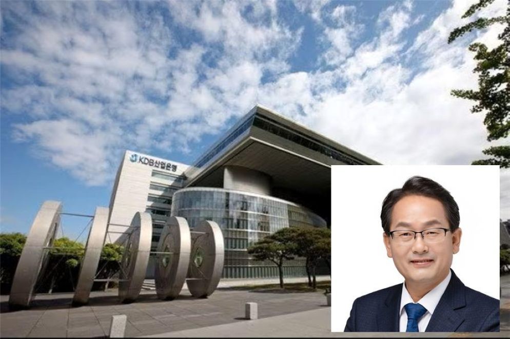 산업은행 전경&국회 정무위원회 간사 강준현 의원<자료사진> / 뉴스1