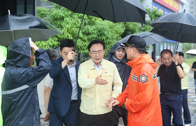 윤병태 시장이 빛가람동 침수피해 현장을 방문했다.