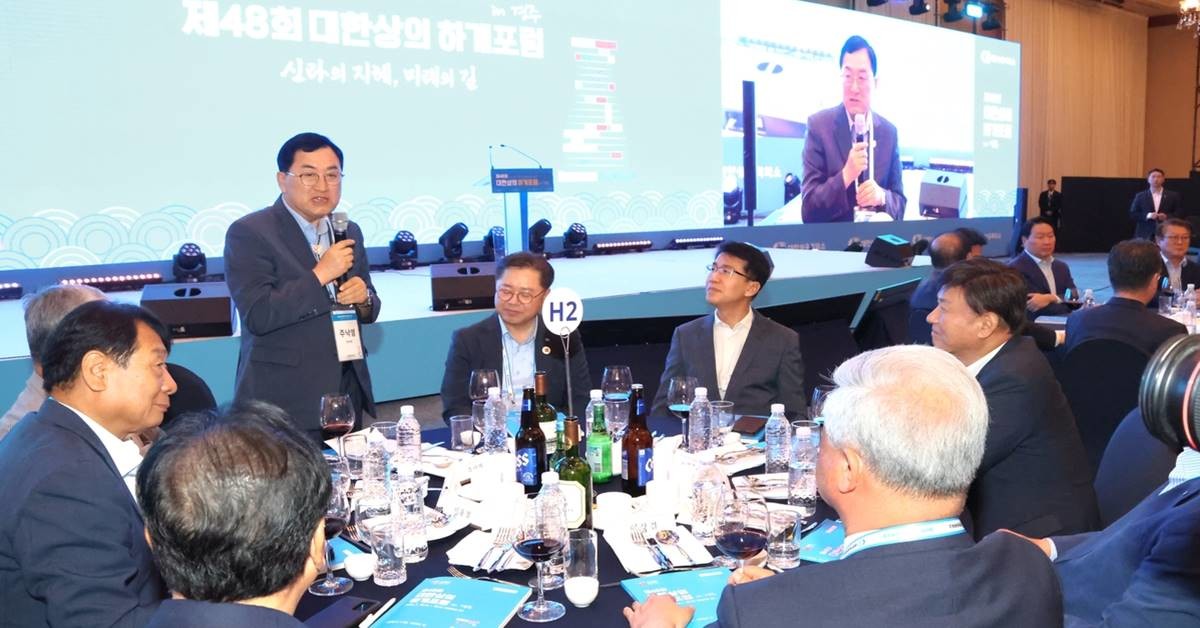 주낙영 경주시장이 16일 ‘제48회 대한상의 하계포럼’ 개막식에 참석해 건배사를 하고 있다./경주시