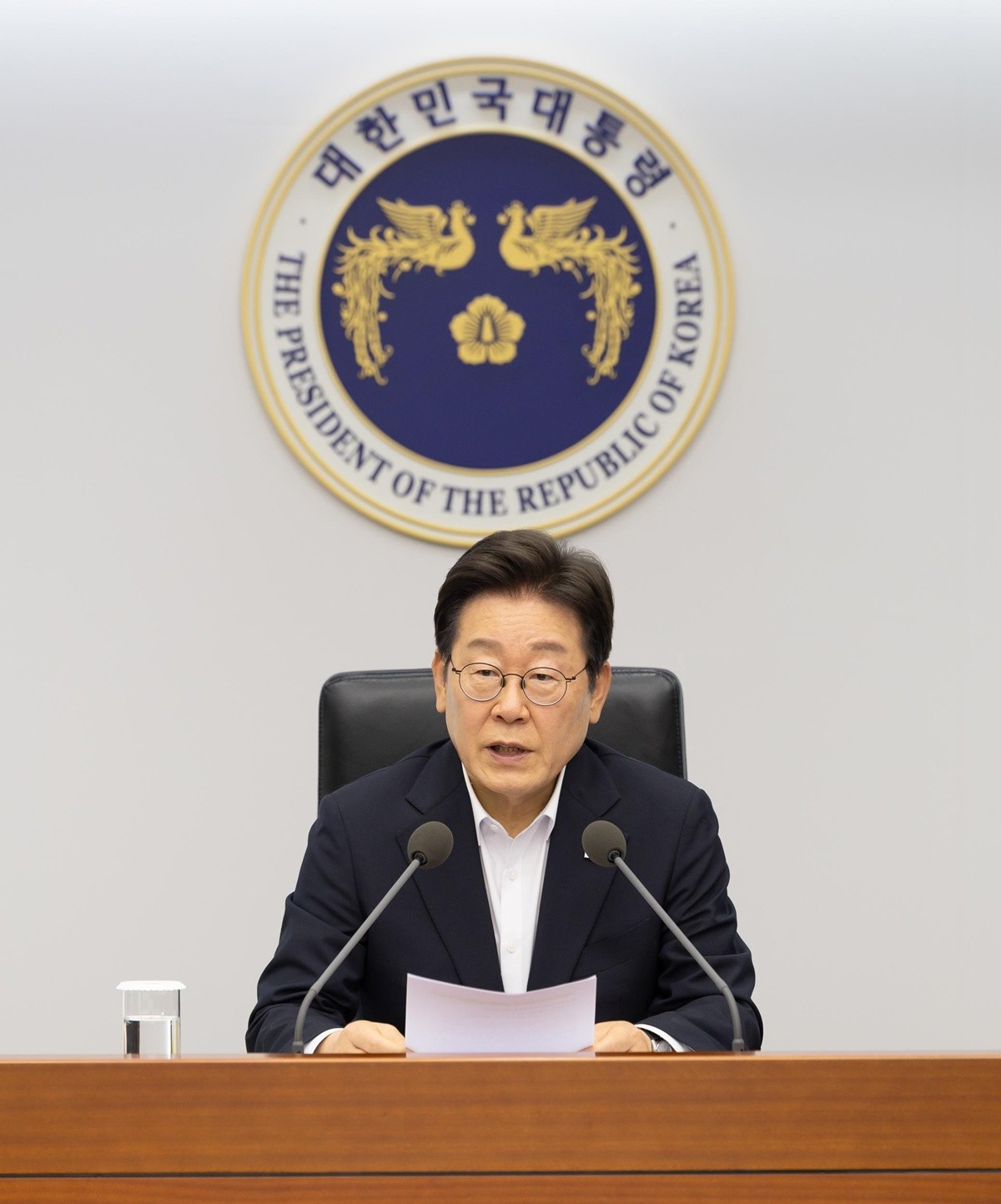 이재명 대통령이 17일 서울 용산 대통령실 청사에서 열린 4차 수석·보좌관 회의에서 발언하고 있다. / 대통령실