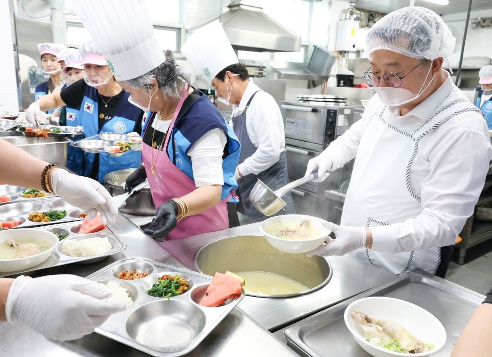 하람봉사단, 초복 맞아 어르신 300명에게 사랑의 장각탕 대접 / 대전시