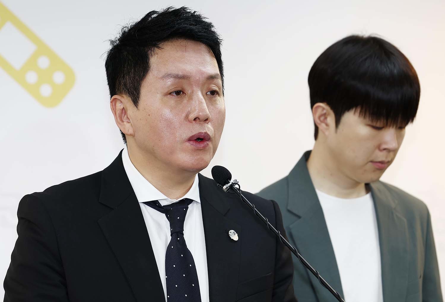 임태훈 군인권센터 소장이 18일 오전 서울 마포구 군인권센터에서 '육군 지상작전사령부 12·3 내란 관여 정황' 공개 기자회견에서 '육군 지상작전사령부가 지난해 11월 예하부대 폭동진압용 최루탄을 보유한 현황을 파악했다'며 '강호필 지상작전사령관을 직무배제하고 내란특검이 강제 수사에 착수해야 한다'고 밝히고 있다.  / 뉴스1