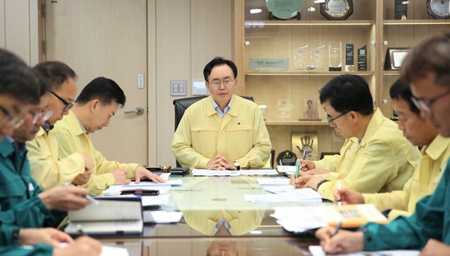 윤병태 시장이 긴급 비상대책 회의를 소집하고 피해 현황을 점검하고 있다.
