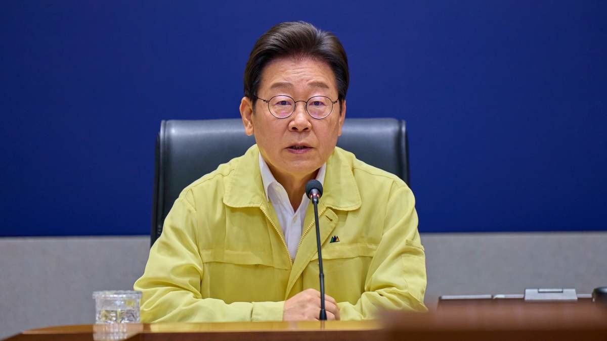이재명 대통령이 18일 서울 종로구 정부서울청사 중앙재난안전상황실 서울상황센터에서 열린 집중호우 대처상황 점검회의에서 발언하고 있다. / 대통령실- / 뉴스1