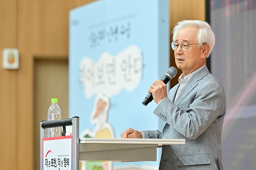 김홍신 작가