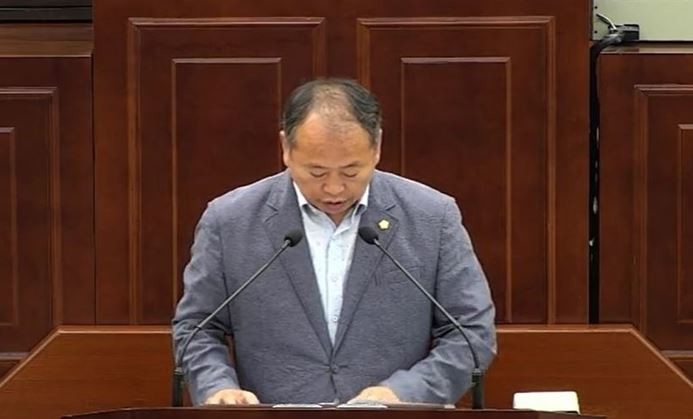 이 조례안을 발의한 이는 신기삼 주민도시위원장. 그는 “장애인 범죄는 일반 범죄보다 더 은밀하고, 더 고립된 형태로 일어난다”며, “우리 지역은 이제 그런 위험 앞에 눈 감지 않겠다”고 단호히 말했다. / 사진제공=영도구의회