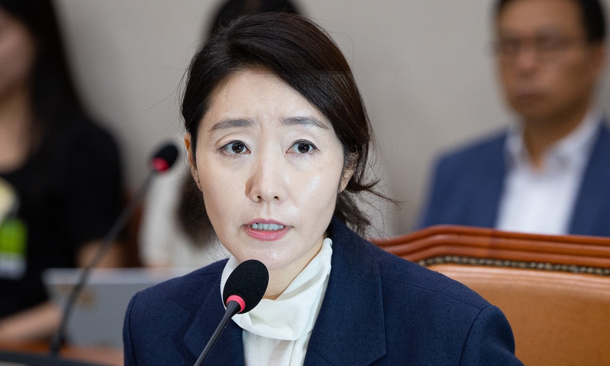 강선우 여성가족부 장관 후보자가 서울 여의도 국회에서 열린 인사청문회에 출석해 의원 질의에 답하고 있다. 기사 이해를 돕기 위한 자료 사진 / 뉴스1