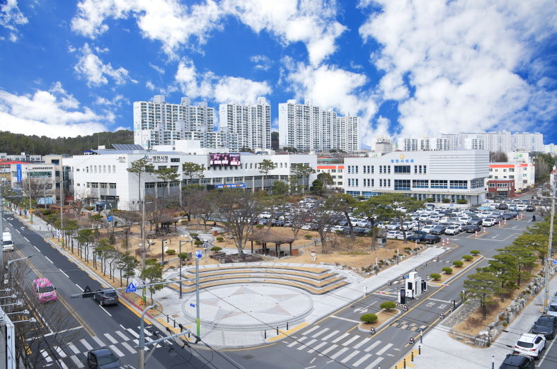 영천시는 한국수자원공사(K-water)와 손잡고 올해 2030년까지 6년간 노후 상수도 정비사업(2단계)을 본격 추진한다. 사진은 영천시청 전경 / 영천시 제공