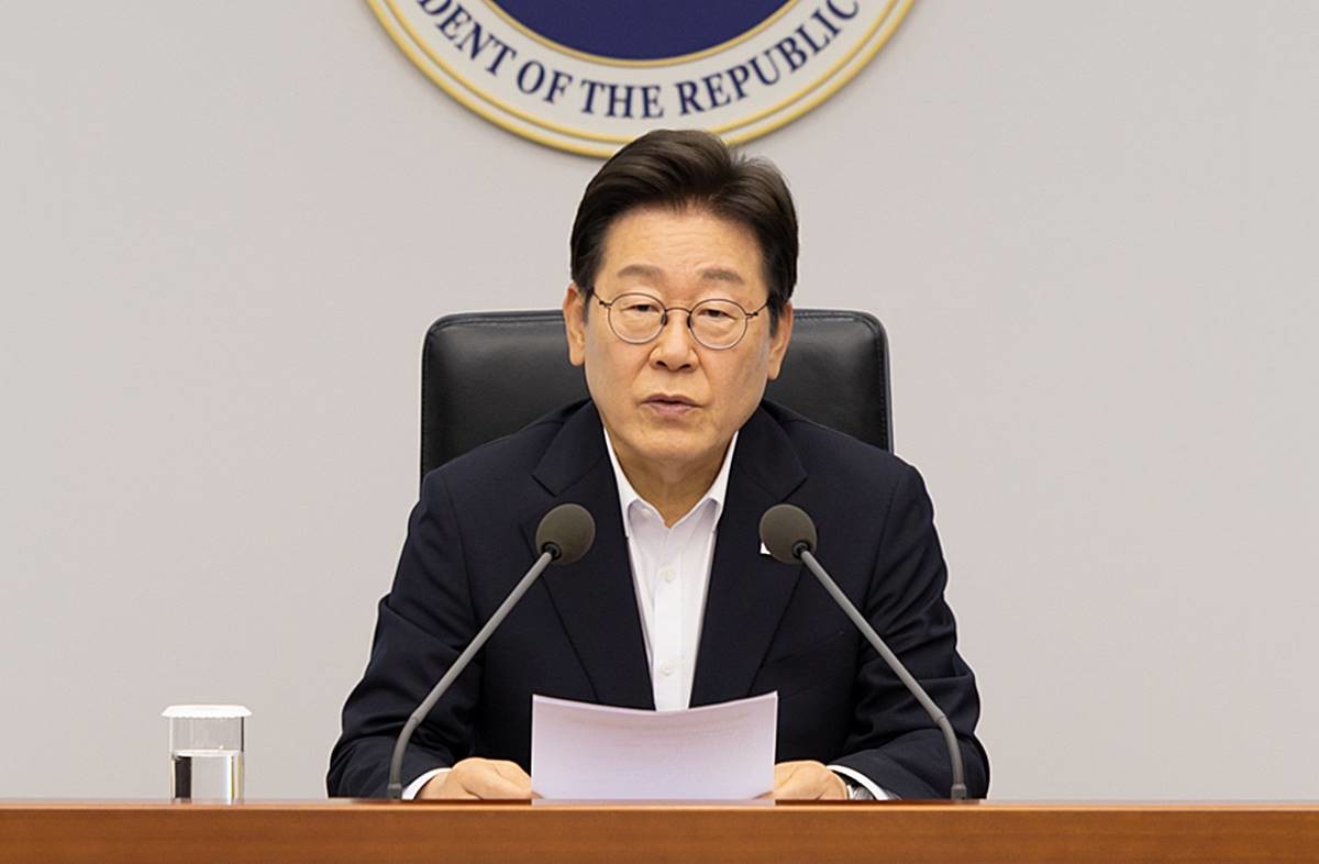 이재명 대통령이 지난 17일 서울 용산 대통령실 청사에서 열린 4차 수석·보좌관 회의에서 발언을 하고 있다 / 뉴스1, 대통령실 제공