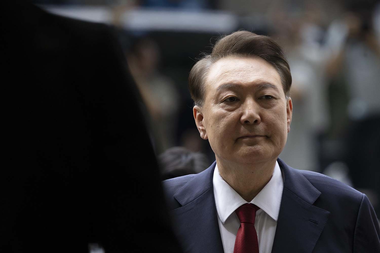 12·3 비상계엄과 관련해 특검의 수사를 받는 윤석열 전 대통령이 두 번째 구속 전 피의자심문(영장실질심사)를 받기 위해 9일 오후 서울 서초구 중앙지방법원으로 출석하고 있다. / 뉴스1
