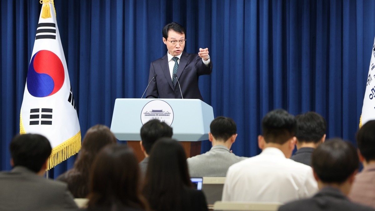 이규연 대통령실 홍보소통수석이 서울 용산 대통령실 청사에서 기자들과 질의 응답하고 있다. / 뉴스1