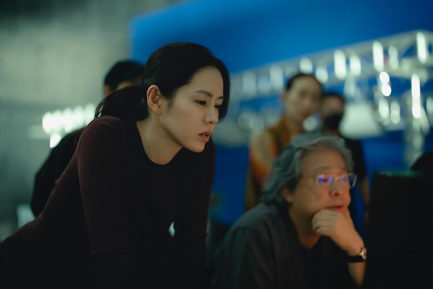영화 '어쩔수가없다' 촬영 현장에서 포착된 배우 손예진과 박찬욱 감독 / 손예진 인스타그램