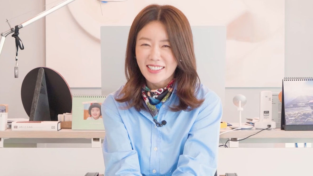 방송인 '안선영'의 캐나다행이 화제되며 이전 영상들도 주목받고 있다. / 유튜브 '이게 바로 안선영'