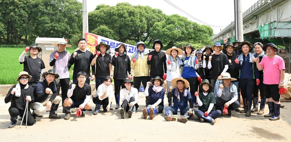 세종시의회, 집중호우 피해 복구 자원봉사 실시 / 세종시의회