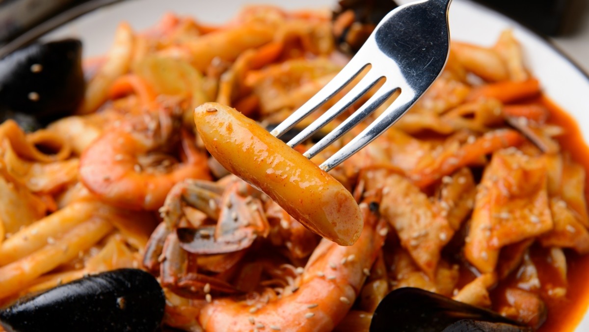 해산물 떡볶이 / photohwan-shutterstock.com