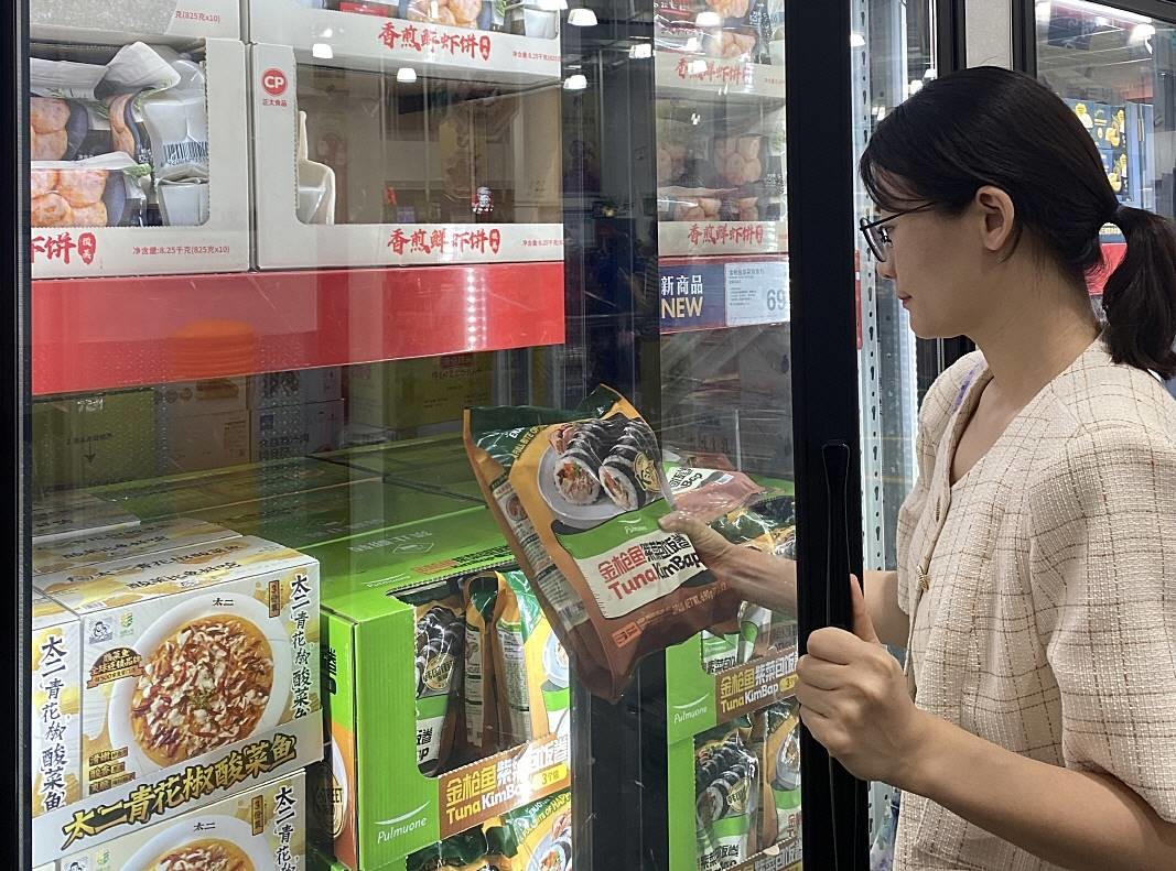 중국 샘스클럽에서 판매 중인 풀무원 참치김밥 / 연합뉴스, 풀무원 제공