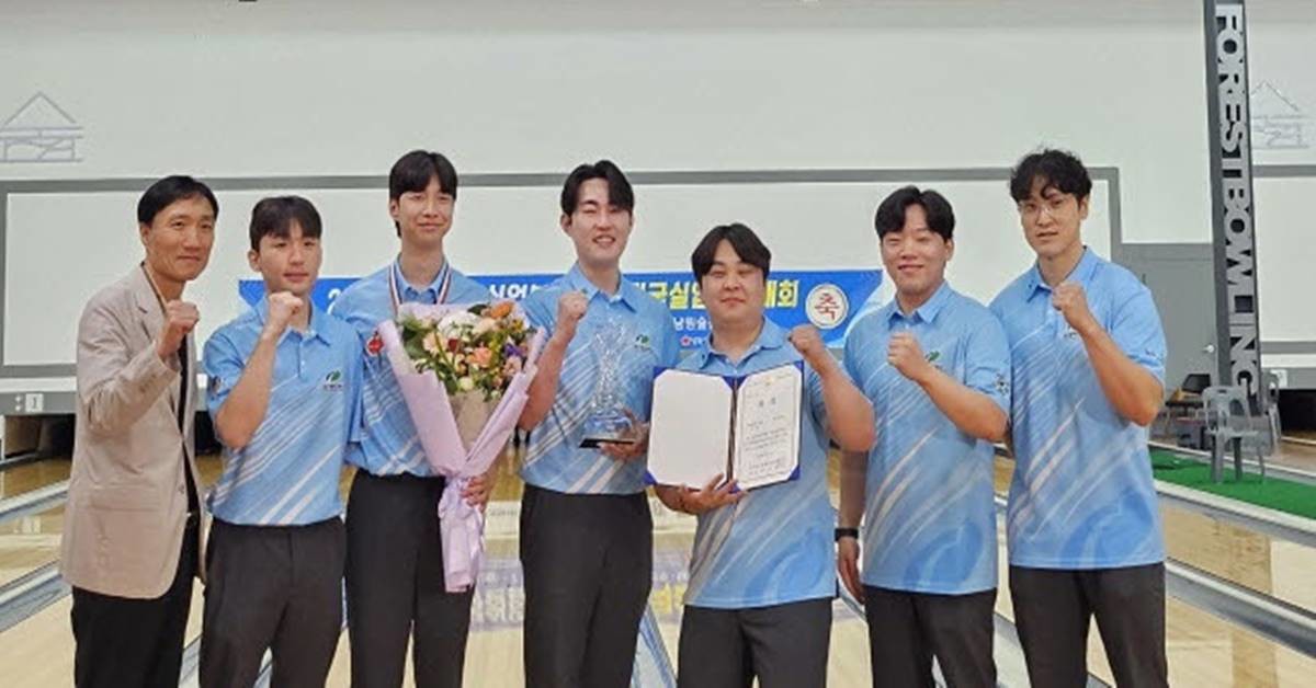 지난14일부터 21일까지 전라북도 남원시 숲 볼링경기장에서 열린 한국실업연맹 전국실업볼링대회’에서 종합우승을 차지한 대구 북구청 볼링팀. / 대구 북구청 제공