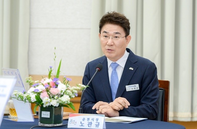 노관규 순천시장이 지난 4월 30일 광양시청 시민홀에서 열린 여순광 행정협의회에서 발언을 하고 있다