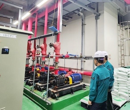 지난 17일 순천시관계자들이 문화건강센터에서 지하실 화재예방점검을 하고있다.