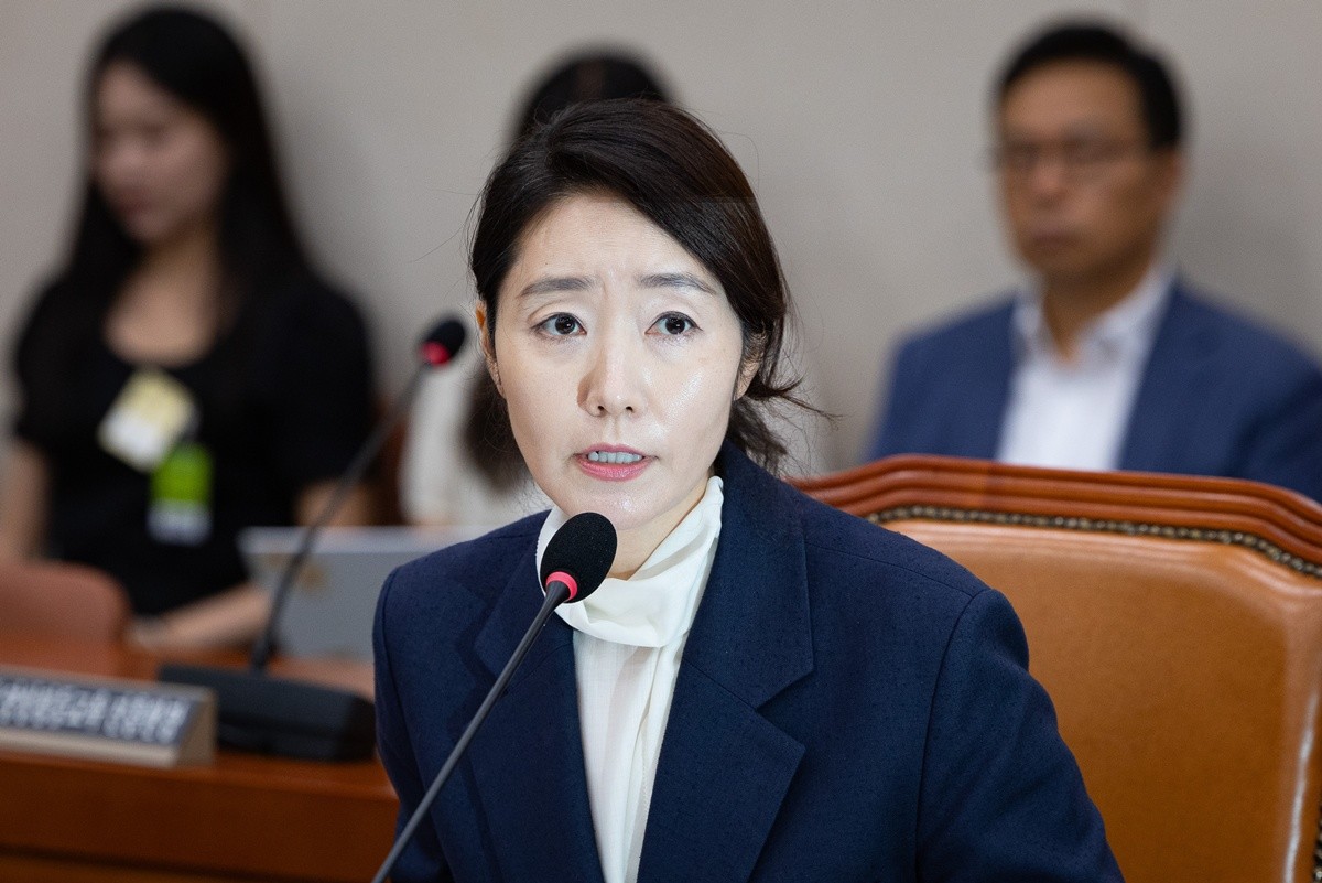 강선우 여성가족부 장관 후보자가 14일 서울 여의도 국회에서 열린 인사청문회에 출석해 의원 질의에 답하고 있다. / 뉴스1
