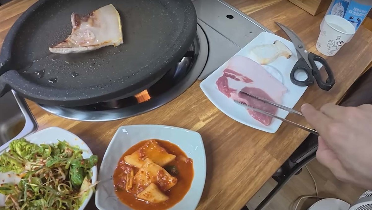 비계가 절반가량 포함된 고기 / 유튜브 '꾸준' 캡처