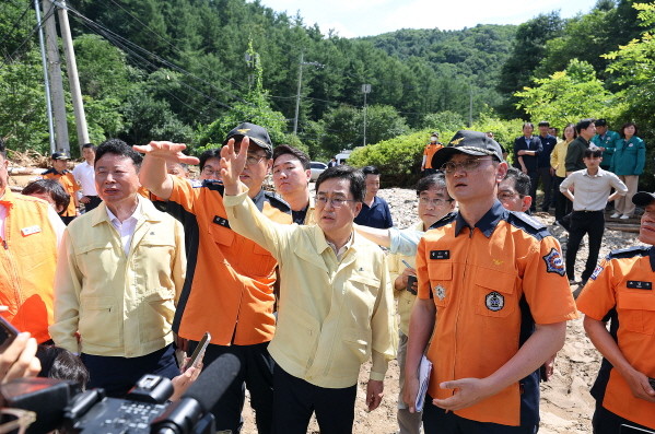 가평 수해 피해 현장을 방문한 김동연 지사. / 경기도