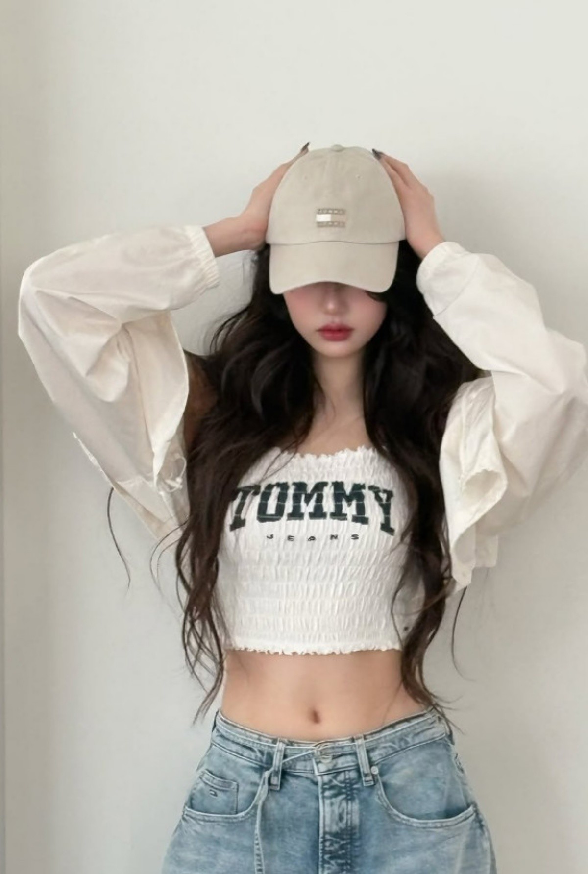 크롭탑 패션을 선보인 그룹 아이브 멤버 장원영. / 장원영 인스타그램