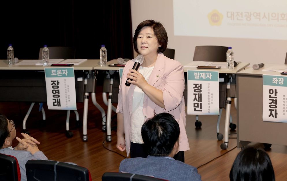 AI시대, 시민 교육과 정책을 길을 묻다 2025 AI미디어 리터러시 활성화 세미나_안경자 의원 / 대전시의회