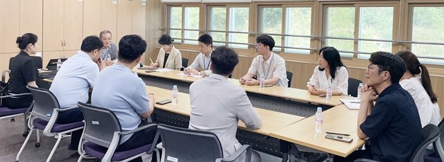7월 23일 전라남도교육청교육연구정보원에서 열린 ‘교육과정 연구학교 네트워크 협의회’에서 참가자들이 교육과정 설계 방안을 논의하고 있다.