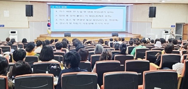 여름철 폭염에 대비해 안전의식을 제고하기 위한 ‘근로자 산업안전보건교육’이 실시되고 있다.