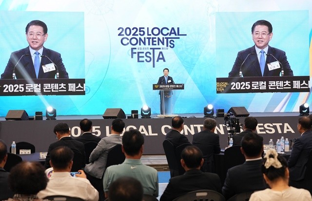 김영록 전라남도지사가 25일 부산 벡스코에서 개최된 ‘2025 로컬 콘텐츠 페스타’ 행사에서 인사말을 하고 있다.