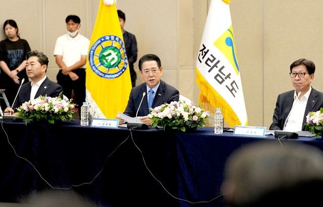 김영록 전라남도지사가 25일 오후 부산벡스코에서 ‘국립목포해양대-국립한국해양대 글로컬대학 지정’을 위한 글로컬대학 비전 및 혁신전략 보고회에서 인사말을 하고 있다.