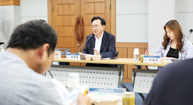 윤병태 시장이 청년들과의 간담회 자리를 가졌다.