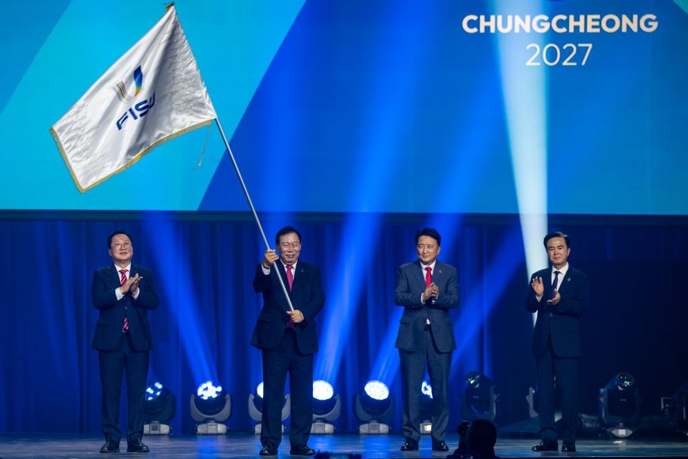 2027 충청 유니버시아드 본격 출발…FISU 대회기 인수 / 유니버시아드대회 조직위