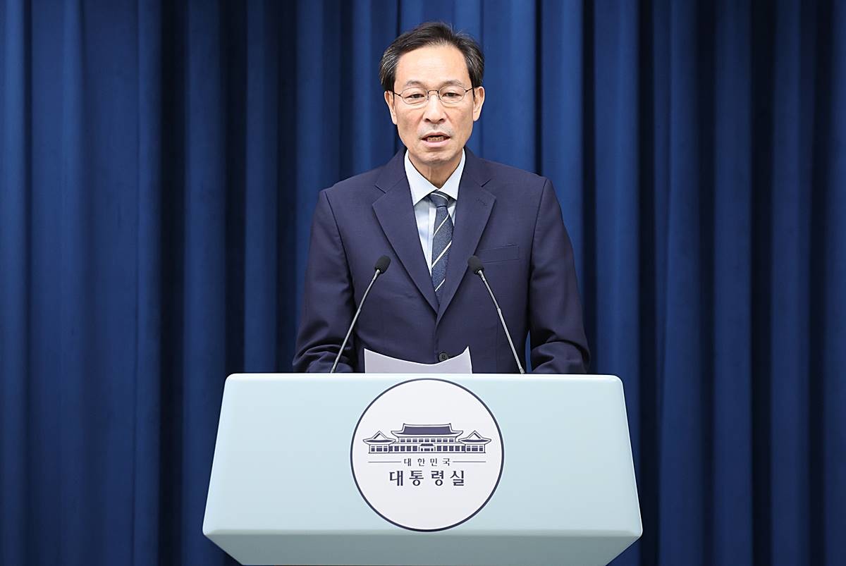 8월15일 국민임명식···행사명은 '국민 주권 대축제', 우상호 정무수석이 28일 서울 용산구 대통령실 청사에서 ‘국민 임명식’ 관련 브리핑을 하고 있다 / 뉴스1