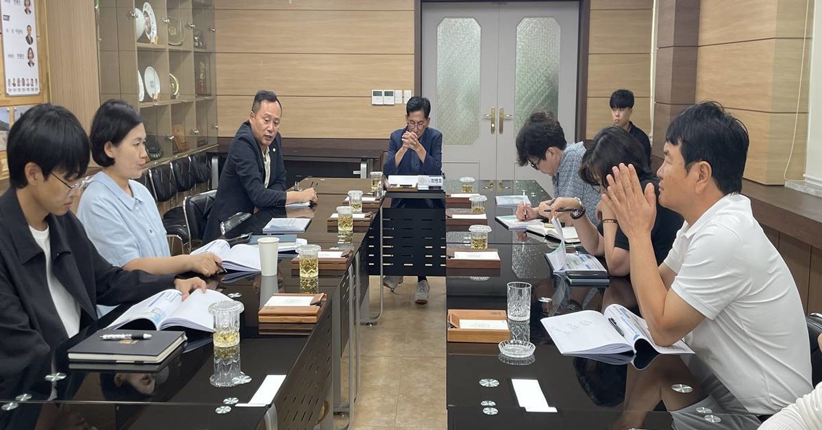 울릉군의회 의원연구단체인 울릉 역사문화 의정연구회의 28일 ‘울릉도 역사문화 자원을 활용한 관광 콘텐츠 개발 및 활용방안 연구용역’ 최종 보고회/울릉군의회