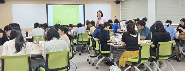 전남교육청교육연수원이 교육공무직원 역량강화 연수를 진행하고 있다.