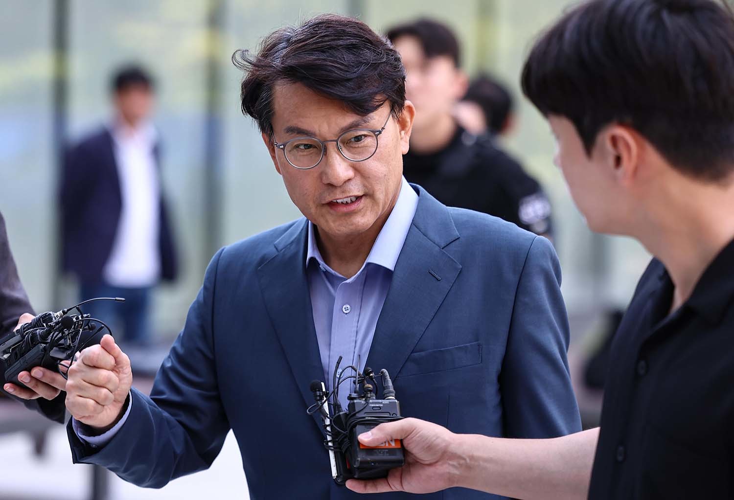공천 개입 의혹을 받는 윤상현 국민의힘 의원이 27일 서울 종로구에 마련된 김건희 특검팀(특별검사 민중기) 사무실로 조사를 받기 위해 출석하고 있다. / 뉴스1