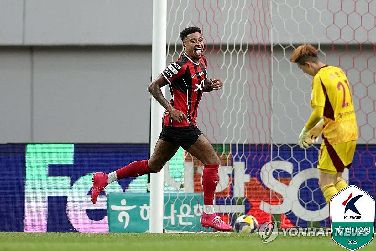지난 20일 서울 월드컵경기장에서 열린 2025 프로축구 K리그1 FC서울과 울산 HD FC의 경기. 서울 린가드가 득점 세리머니를 하고 있다 / 연합뉴스, 한국프로축구연맹 제공.