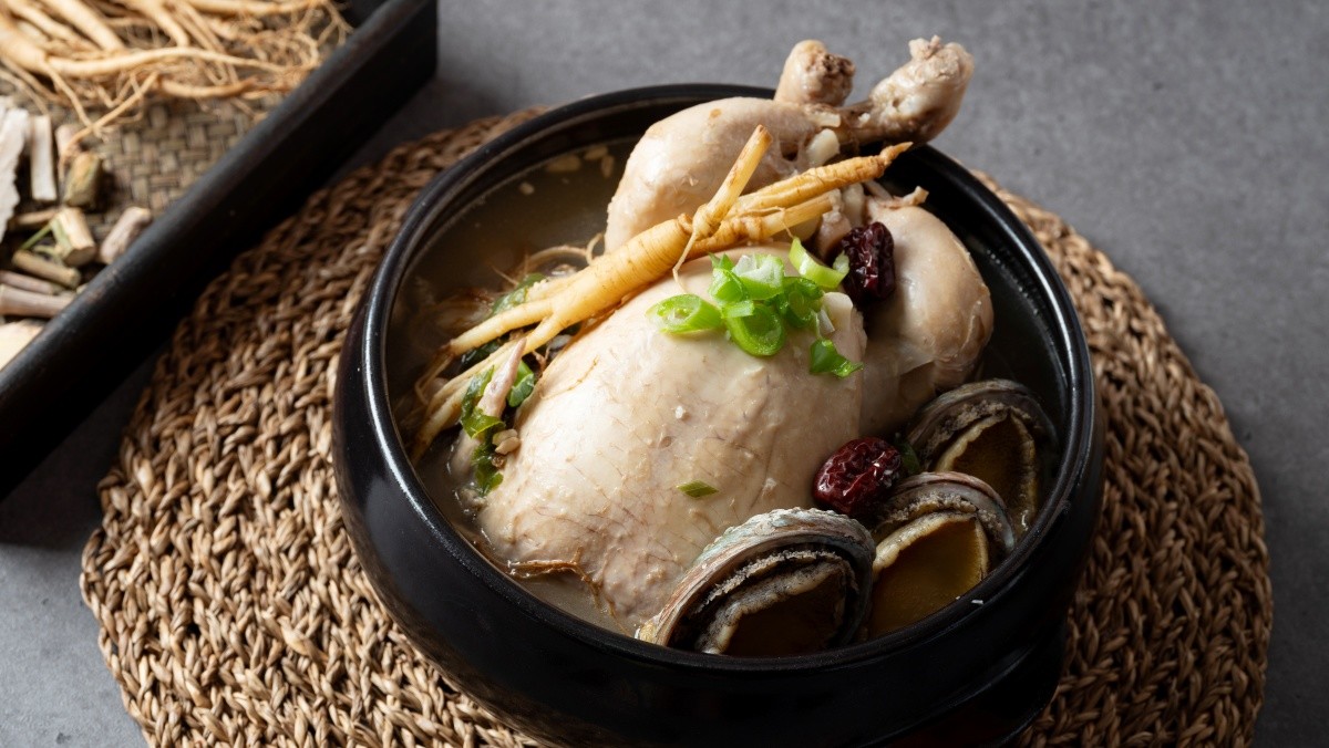 삼계탕 /    mnimage-shutterstock.com