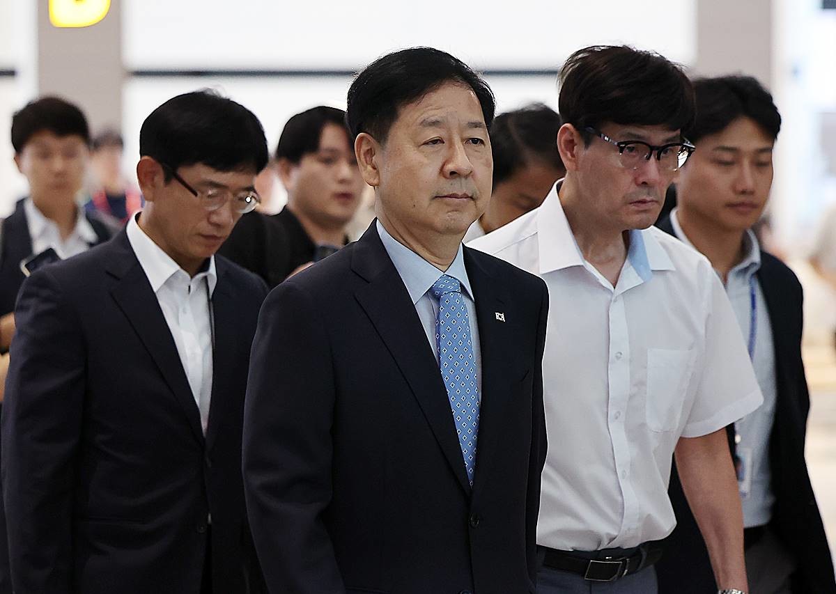 구윤철 경제부총리 겸 기획재정부 장관이 지난 29일 오전 인천국제공항 제2터미널을 통해 미국으로 출국하고 있다 / 뉴스1