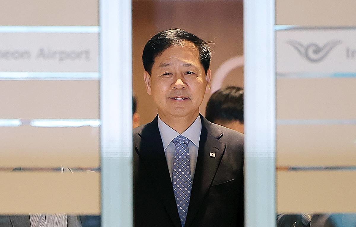 구윤철 경제부총리 겸 기획재정부 장관이 지난 29일 오전 인천국제공항 제2터미널을 통해 미국으로 출국하고 있다 / 뉴스1